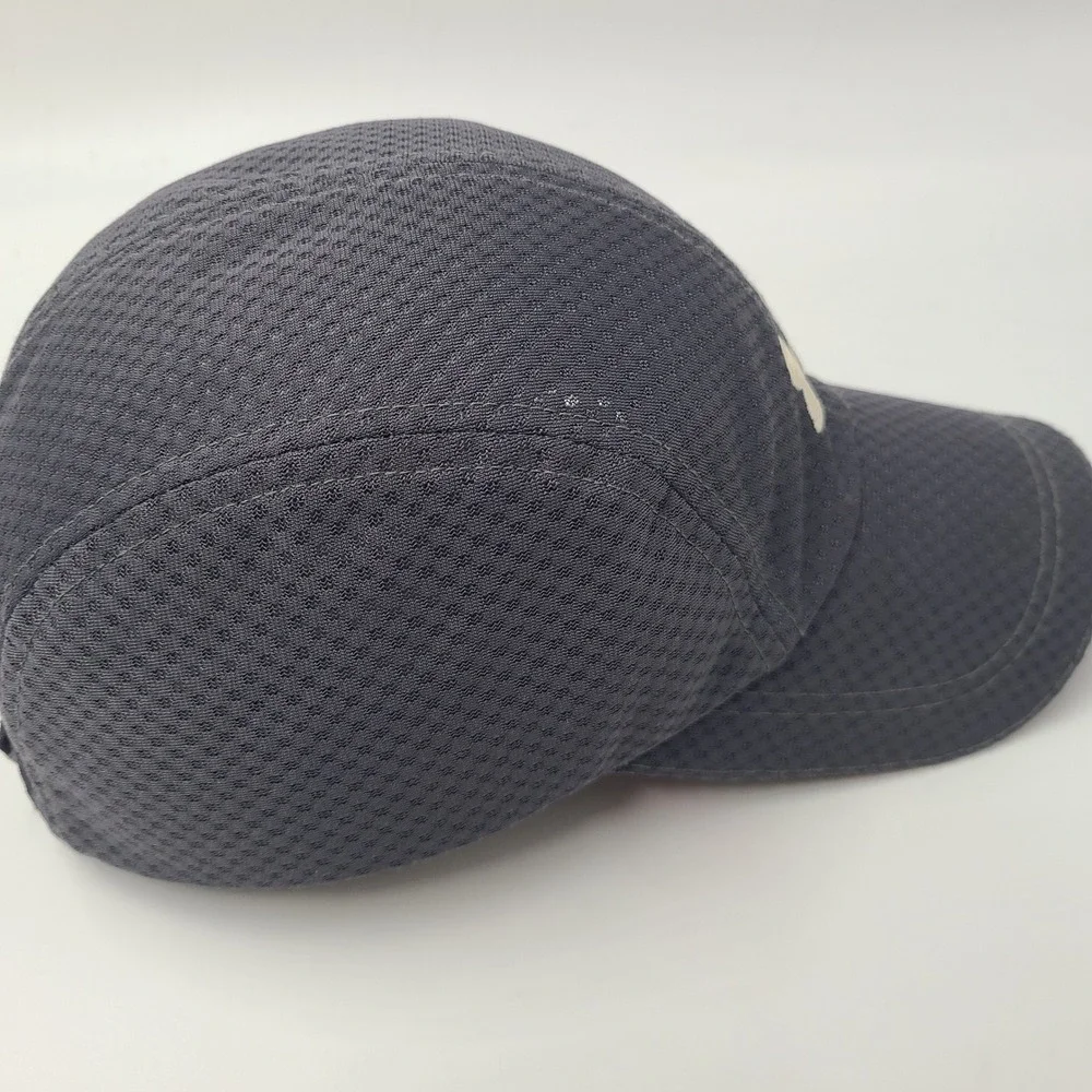 Under Armour Hat Adjustable 4 Panel‎ Gray White Jersey Mesh Performance Running